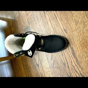 Black and Gold timberland X champion⚫️🟡